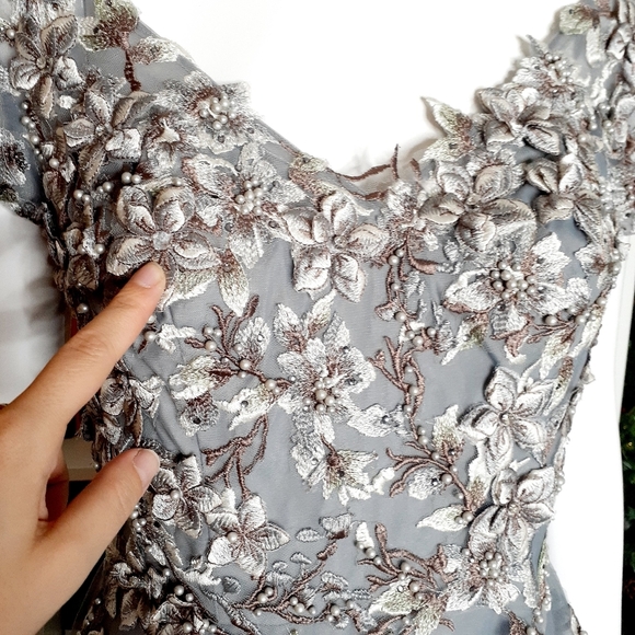 NEW LA FEMME Embroidered & Beaded Ballgown Z55 - Picture 5 of 12